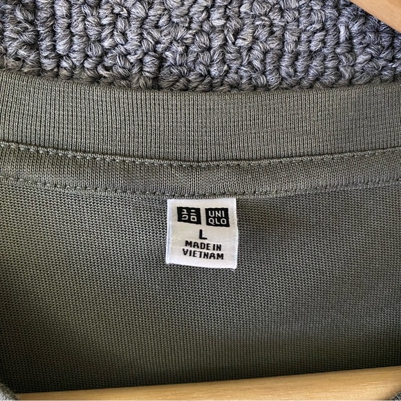 Uniqlo Green Men's Short Sleeve Tee L Minimalist Athleisure Neutral Performance - Picture 3 of 9